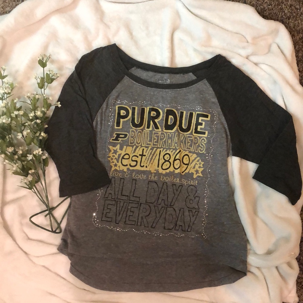 Women’s Purdue quarter sleeve top.